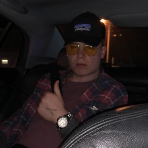 Meet your Posher, Devin